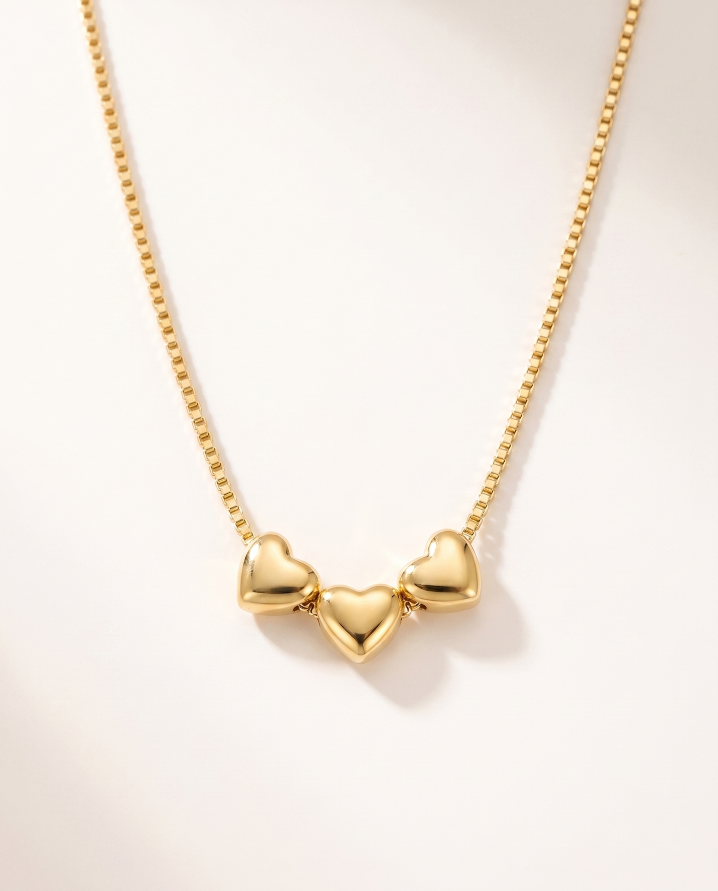 Aria gold three hearts necklace